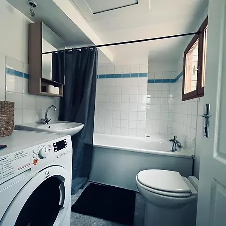 Le Sacré, Au Pied De La Cathédrale * Reims