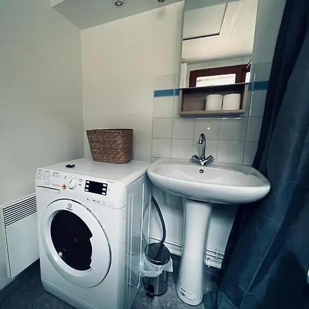 Le Sacré, Au Pied De La Cathédrale